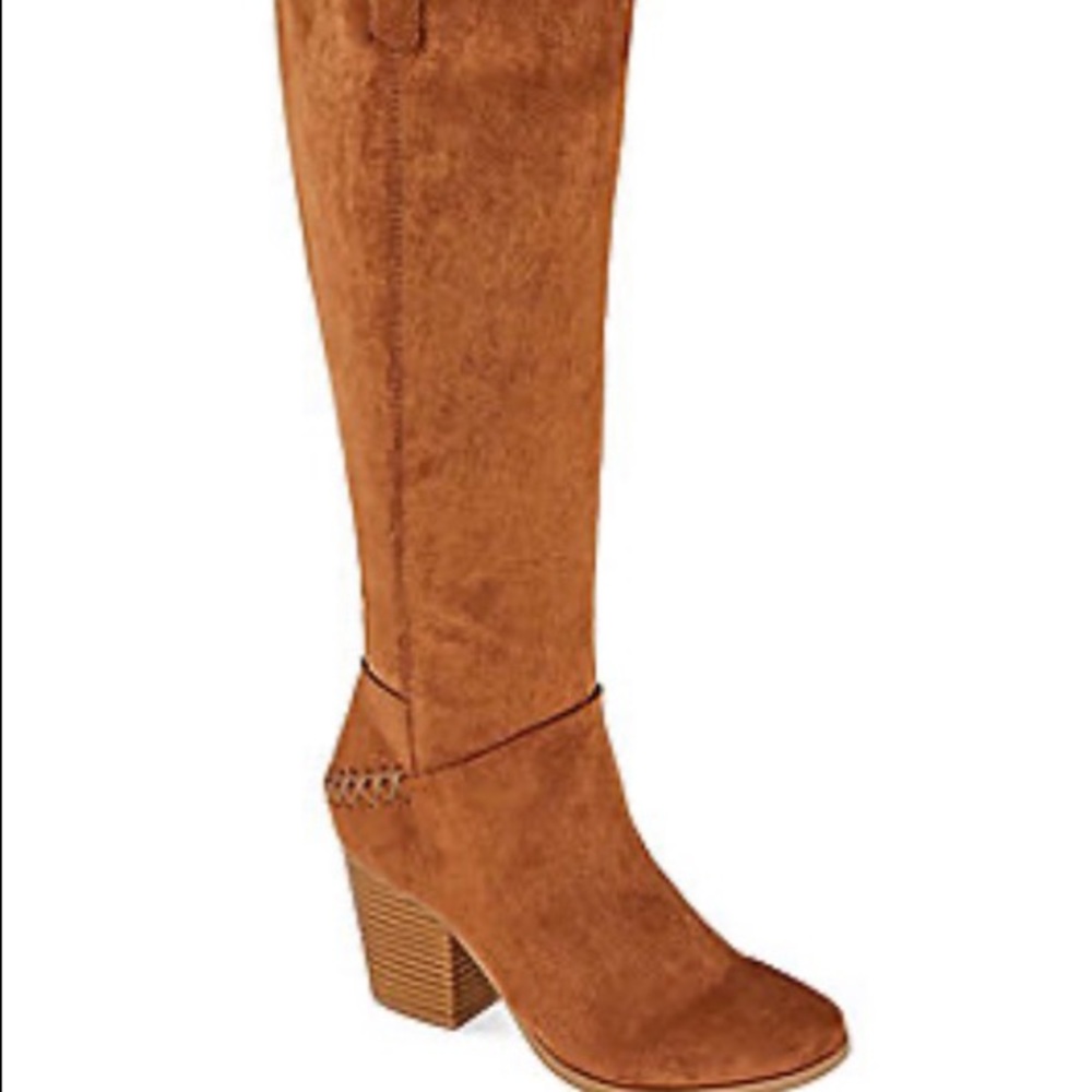 Boots - Picture 2 of 4